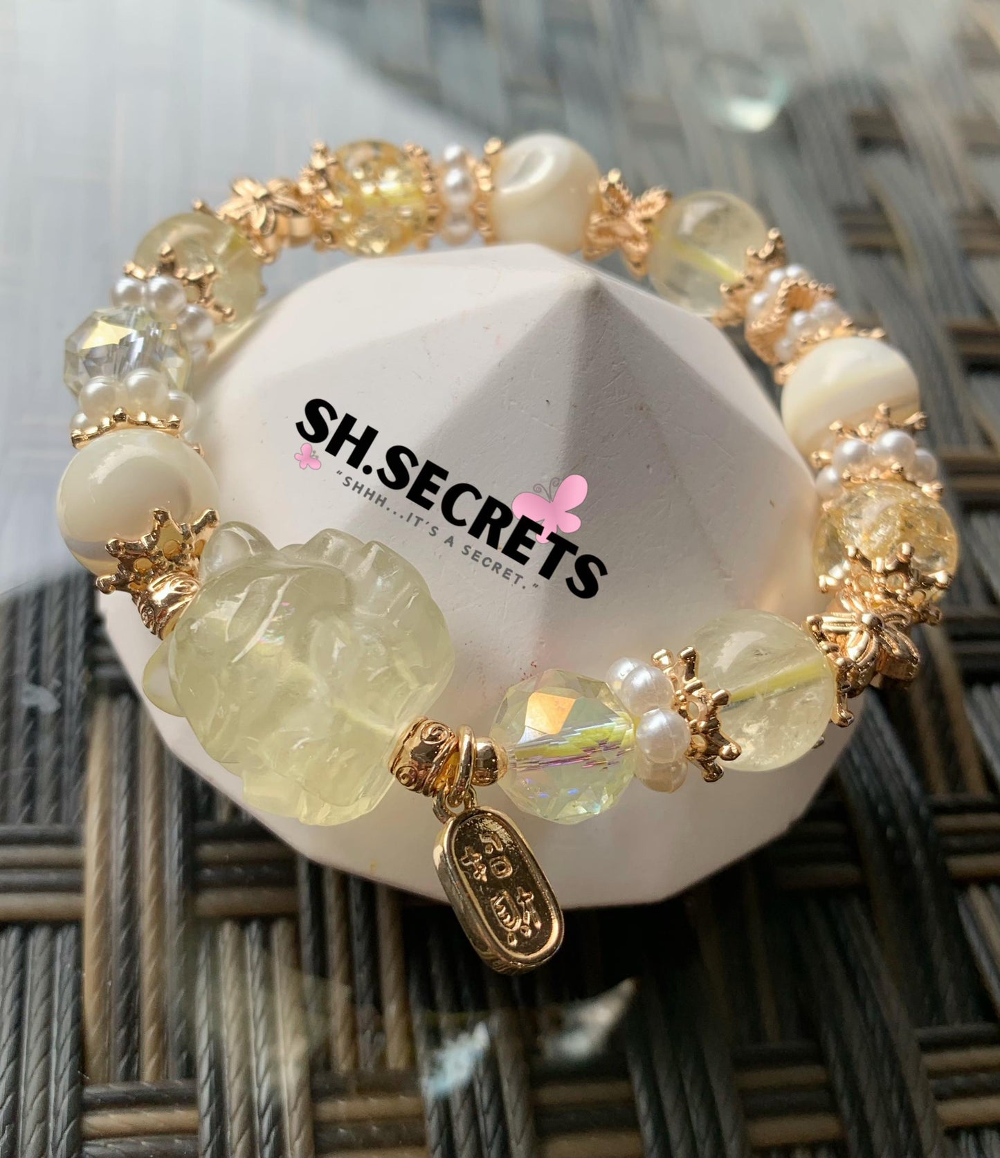 Citrine, White Conch, Crackled Quartz (Yellow)