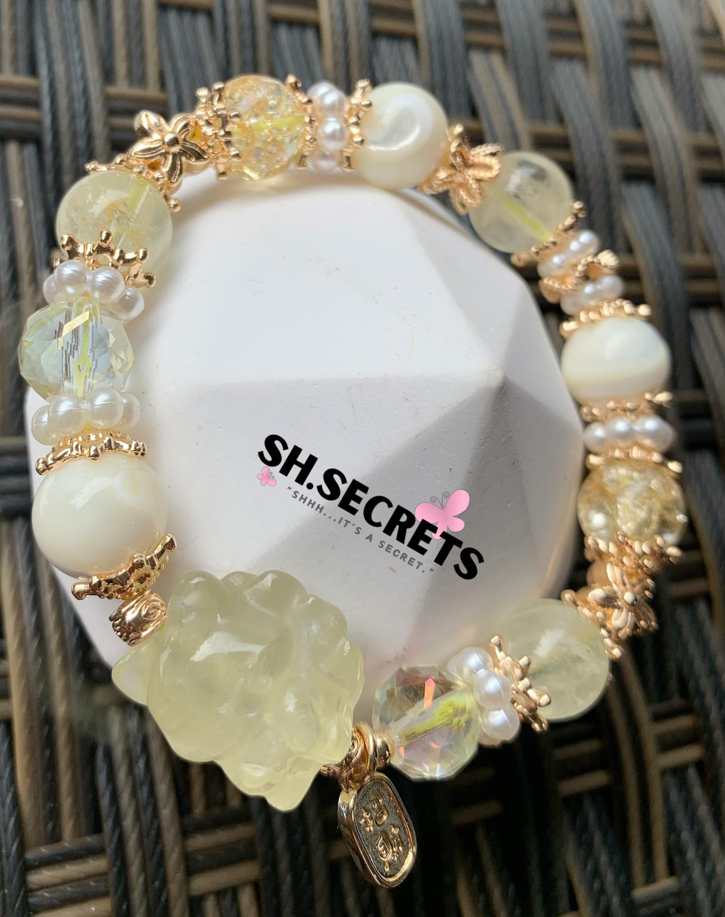 Citrine, White Conch, Crackled Quartz (Yellow)