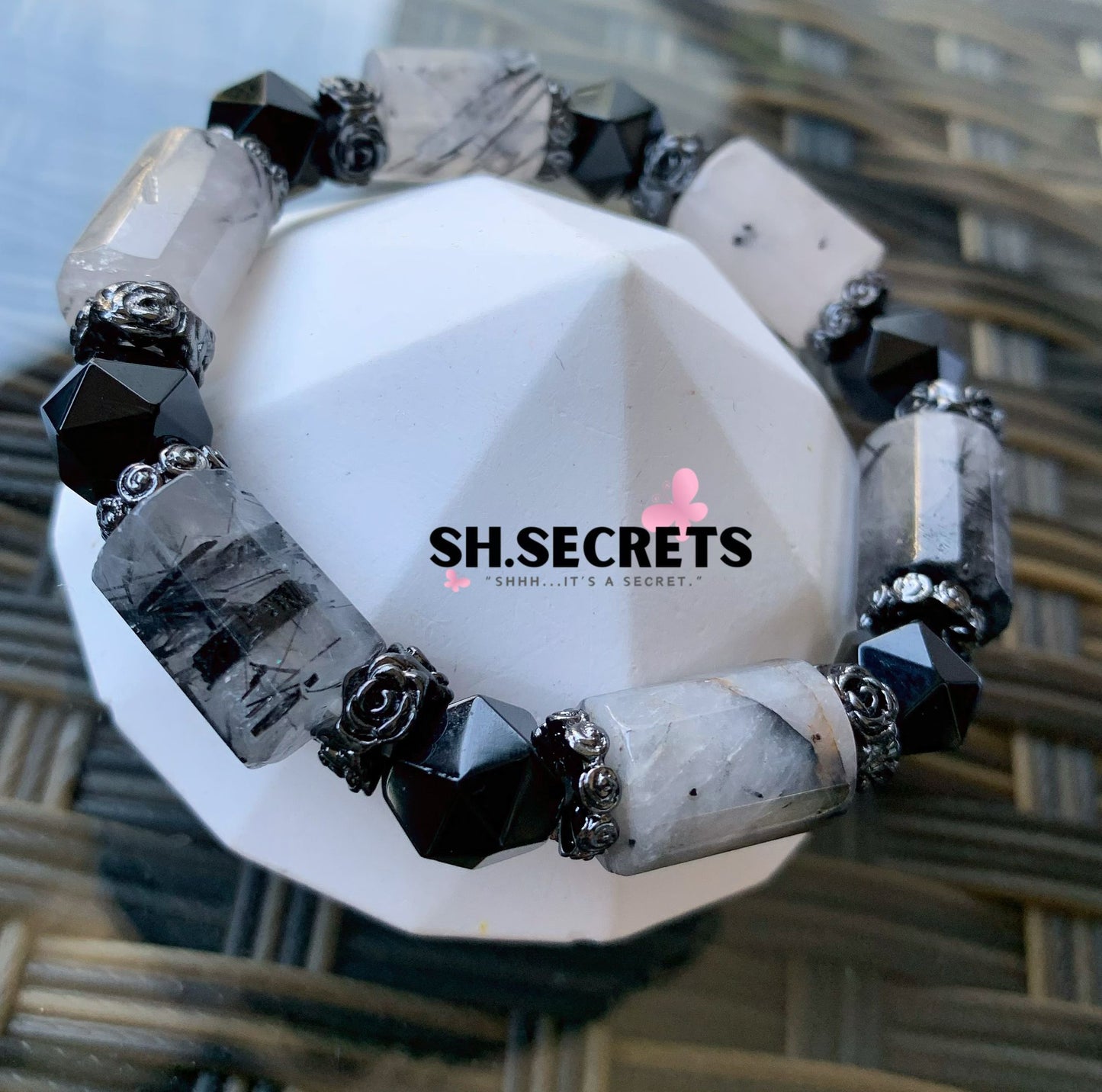 Black Rutile, Black Agate