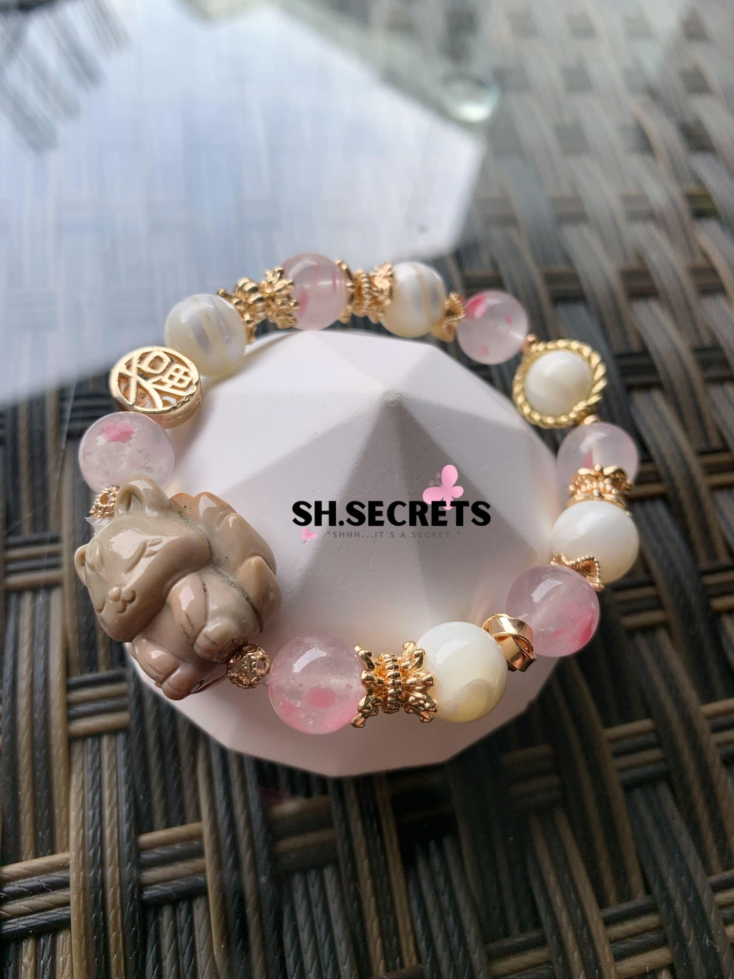Alashan, Sakura Rhodonite, White Conch