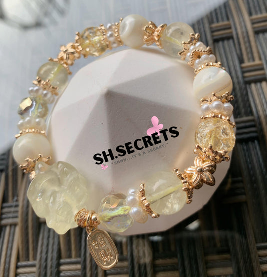 Citrine, White Conch, Crackled Quartz (Yellow)